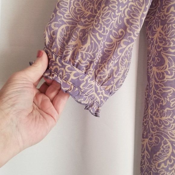 Banana Republic Sheer Violet Print Top 3/4 Sleeves and Banded Bottom Size Medium - Picture 4 of 15